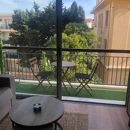 Cannes Neuf Confort Apartamento *
